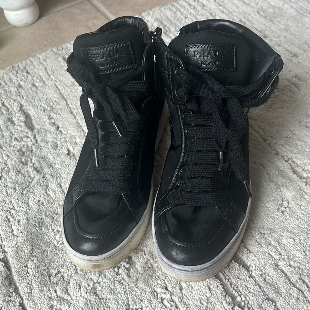 Prada women’s shoe size 35